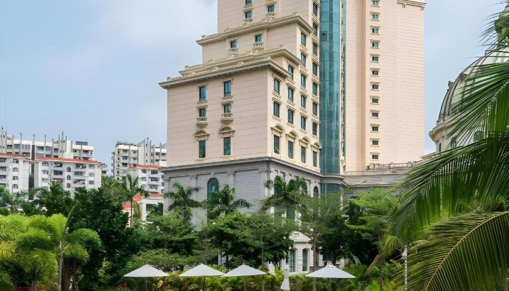 Bao Hong Hotel Sanya Bagian luar foto