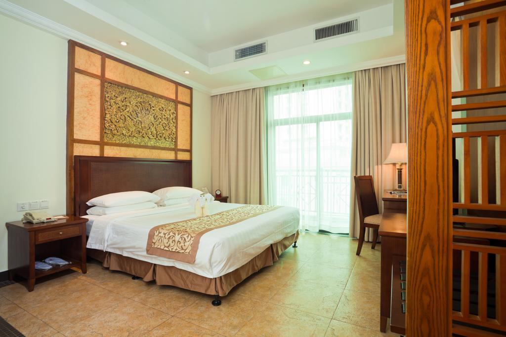 Bao Hong Hotel Sanya Bagian luar foto