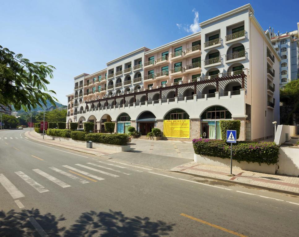 Bao Hong Hotel Sanya Bagian luar foto