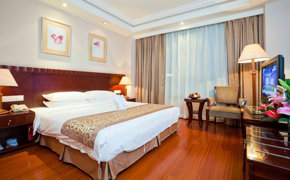 Bao Hong Hotel Sanya Bagian luar foto