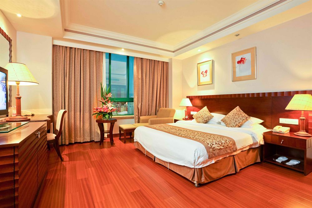 Bao Hong Hotel Sanya Bagian luar foto