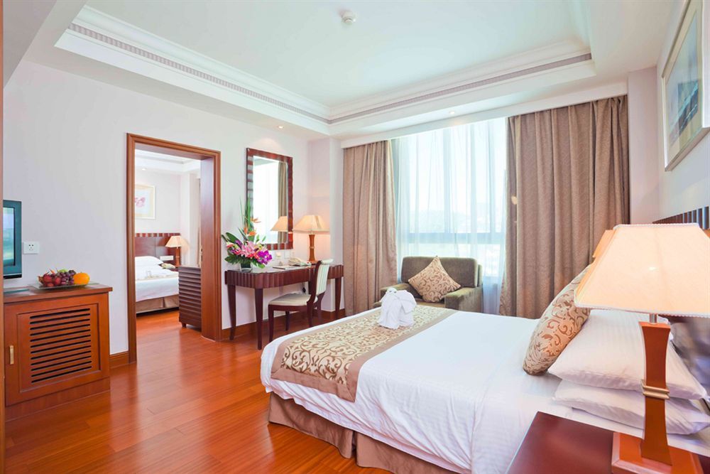 Bao Hong Hotel Sanya Bagian luar foto