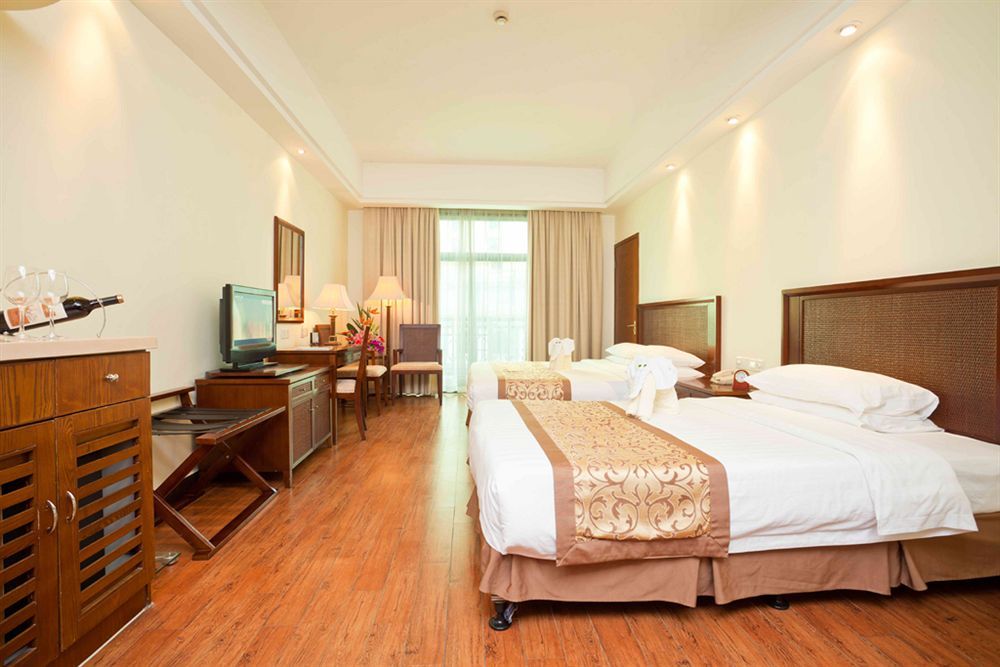 Bao Hong Hotel Sanya Bagian luar foto